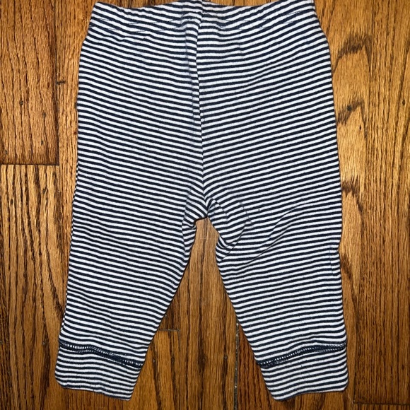 Carter’s Baby Girl Sweatsuit, 6 months - Picture 5 of 7